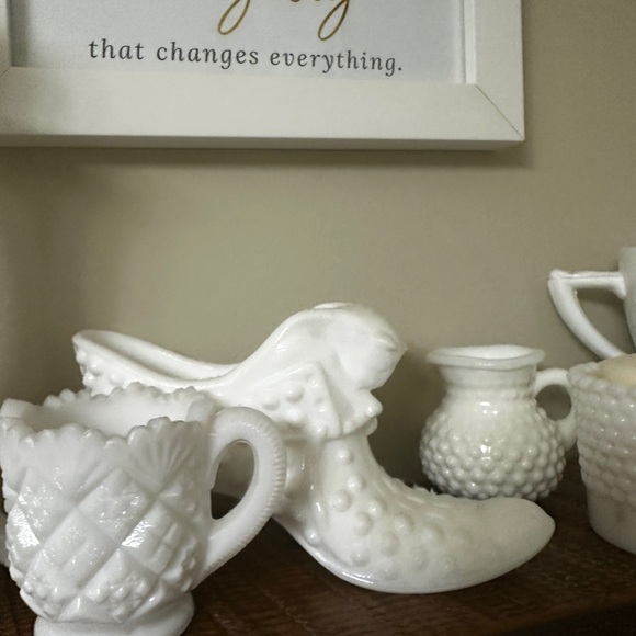 Eight pieces of Antique White Milk Glass Collection. This was all inherited - Picture 3 of 10